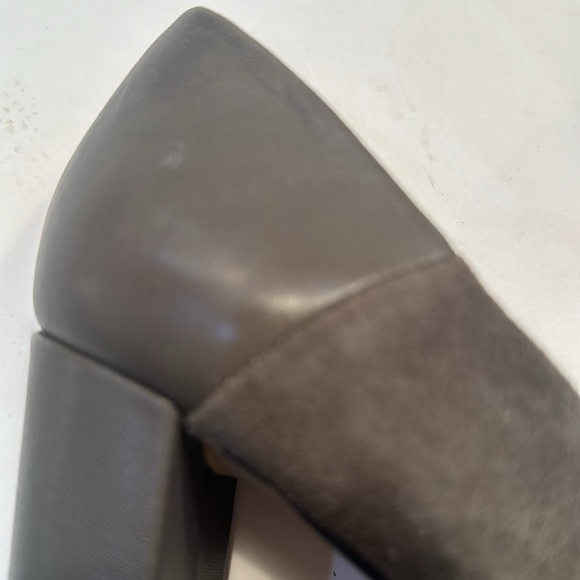 TAHARI Block Suede Elroy Heels - Picture 10 of 10